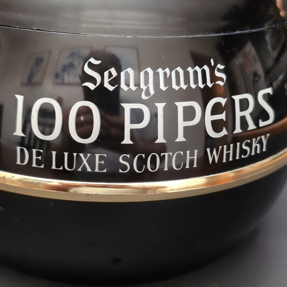 Seagram's 100 Piper's Deluxe Scotch Whisky Curling Stone Ice Bucket. - Picture 9 of 12